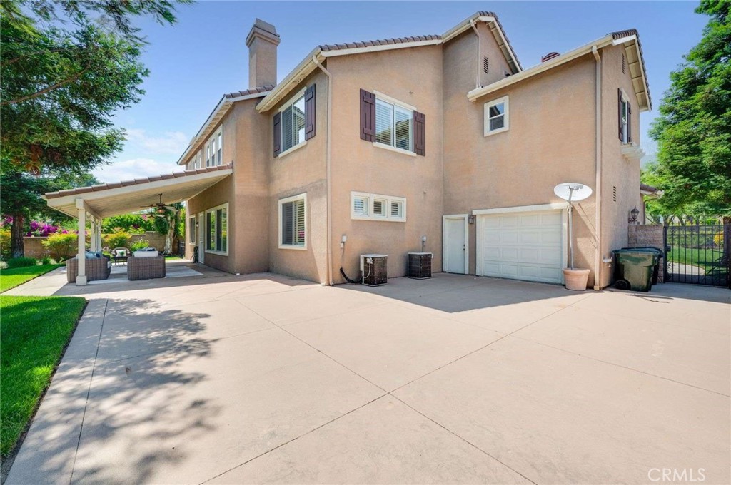 8911 Mustang Road