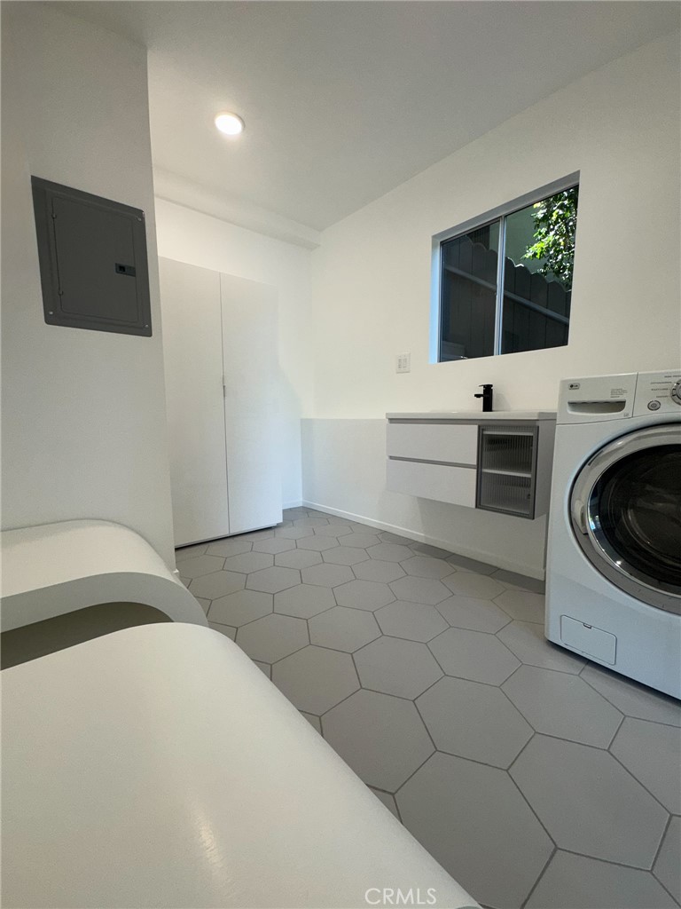 2307 El Contento Drive