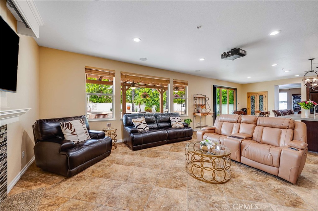 6137 Ridgemont