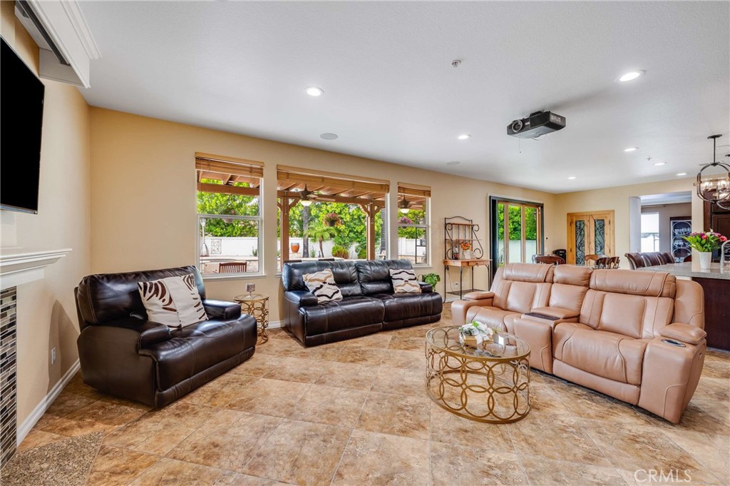 6137 Ridgemont