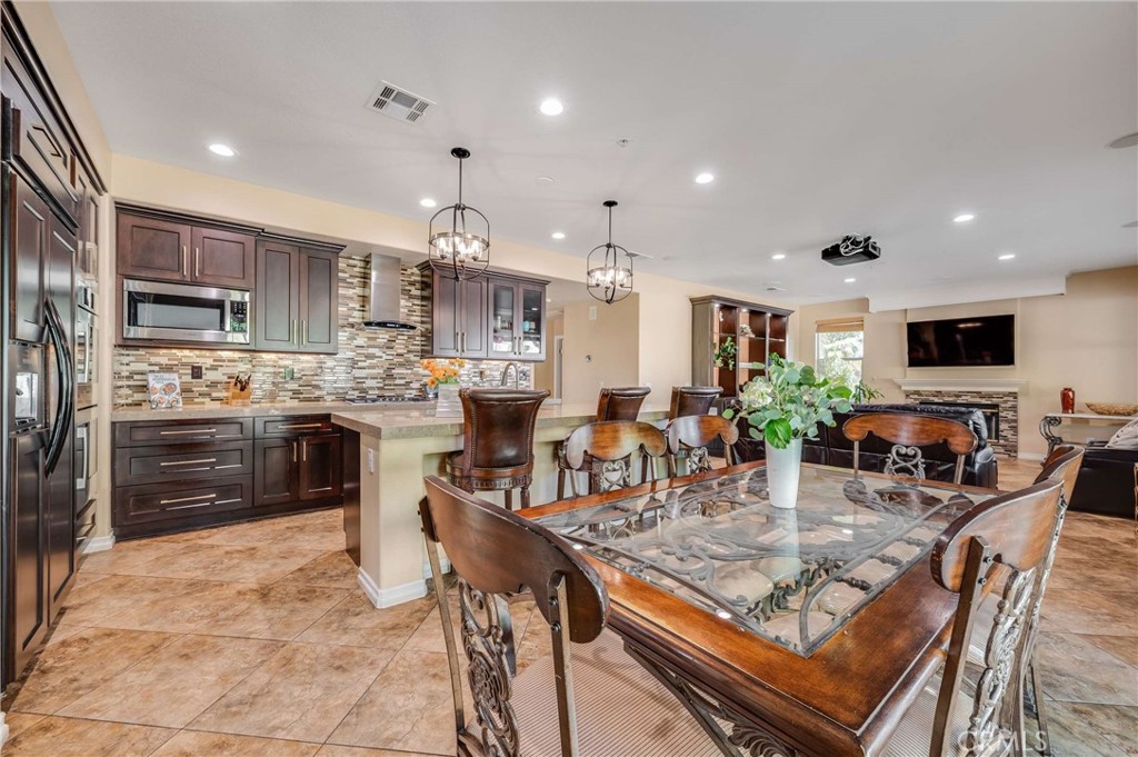 6137 Ridgemont