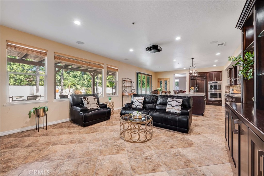 6137 Ridgemont