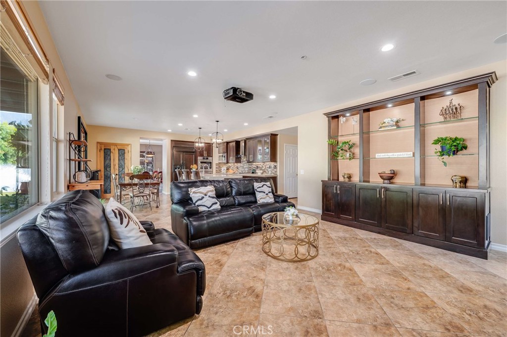 6137 Ridgemont