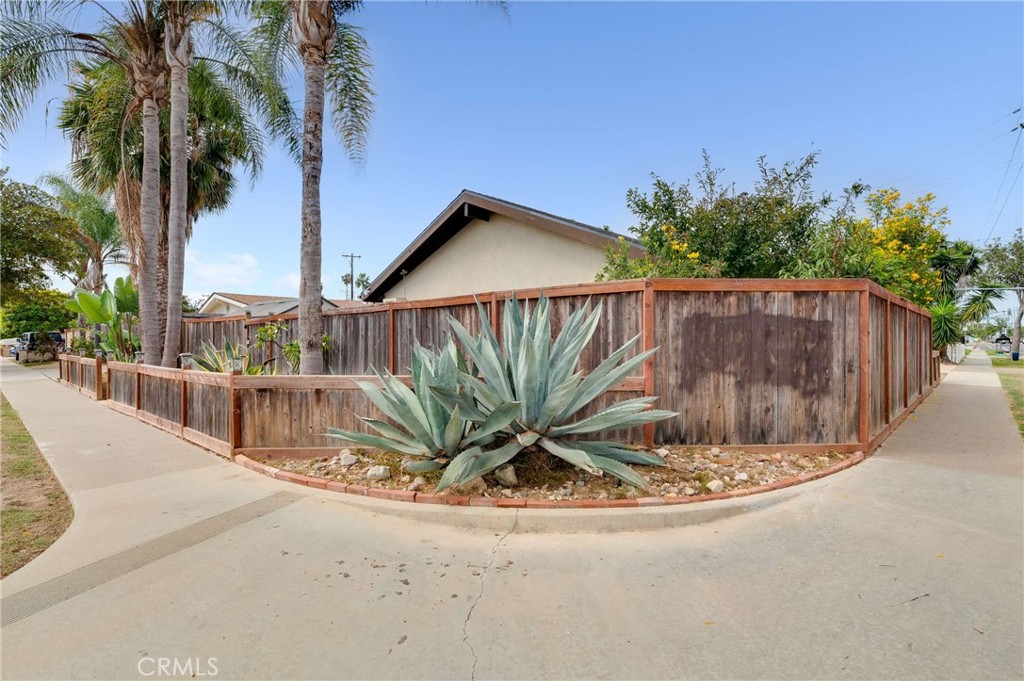 769 W Wilson