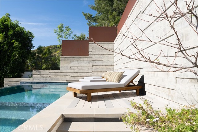 2520 La Condesa DR