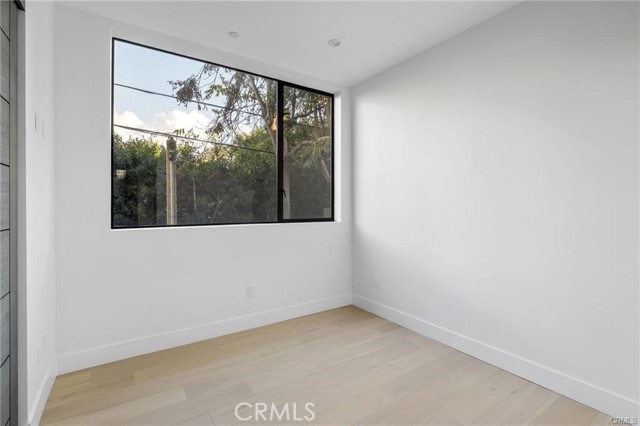 528 N Flores ST Unit: 104