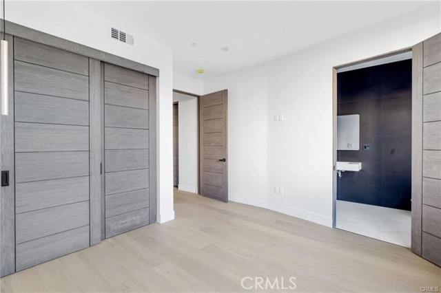 528 N Flores ST Unit: 104