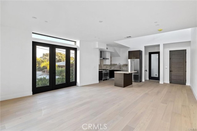 528 N Flores ST Unit: 104