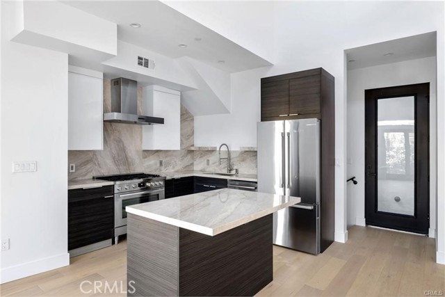 528 N Flores ST Unit: 104