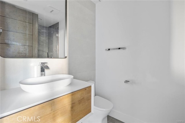 528 N Flores ST Unit: 104