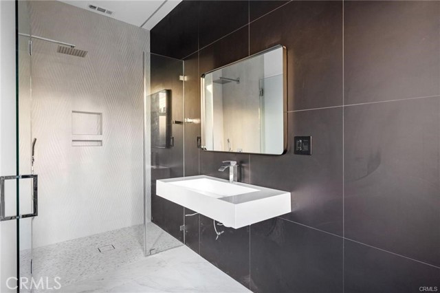 528 N Flores ST Unit: 104