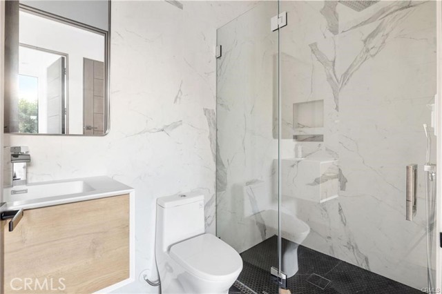 528 N Flores ST Unit: 104