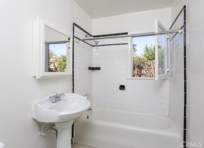 1419 E Garfield Avenue