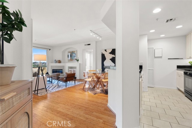 12963 Runway Unit: 416