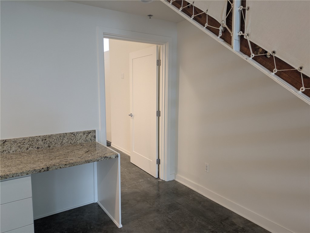 615 Hampton DR Unit: C103