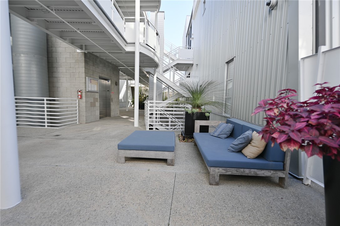 615 Hampton DR Unit: C103