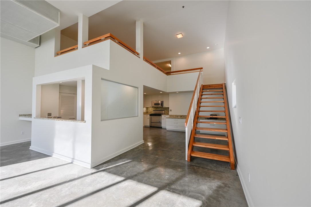 615 Hampton DR Unit: C103