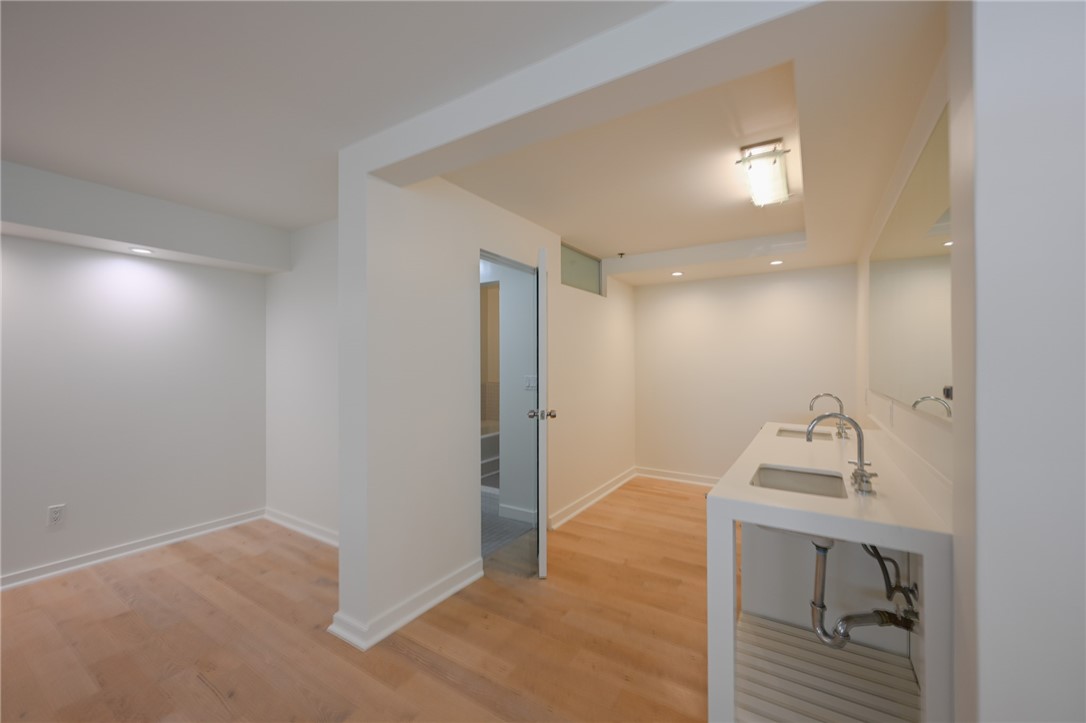 615 Hampton DR Unit: C103