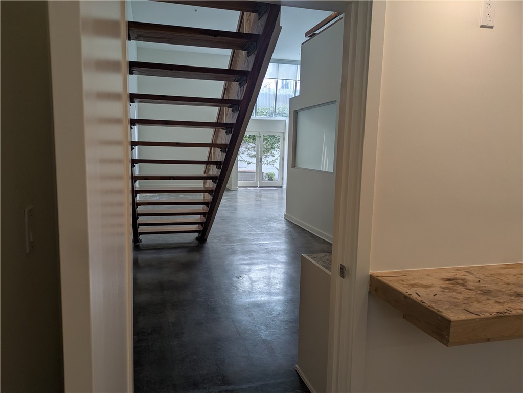 615 Hampton DR Unit: C103
