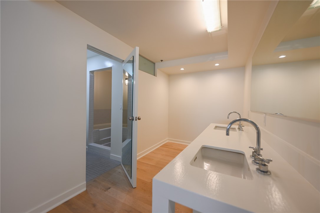 615 Hampton DR Unit: C103