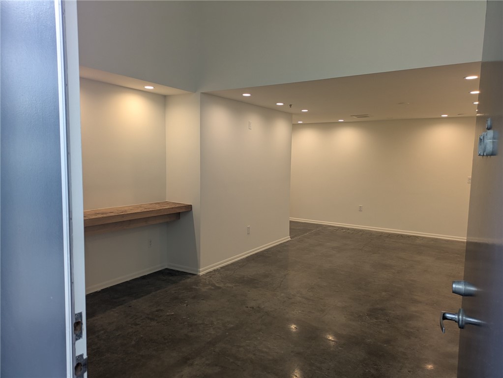 615 Hampton DR Unit: C103