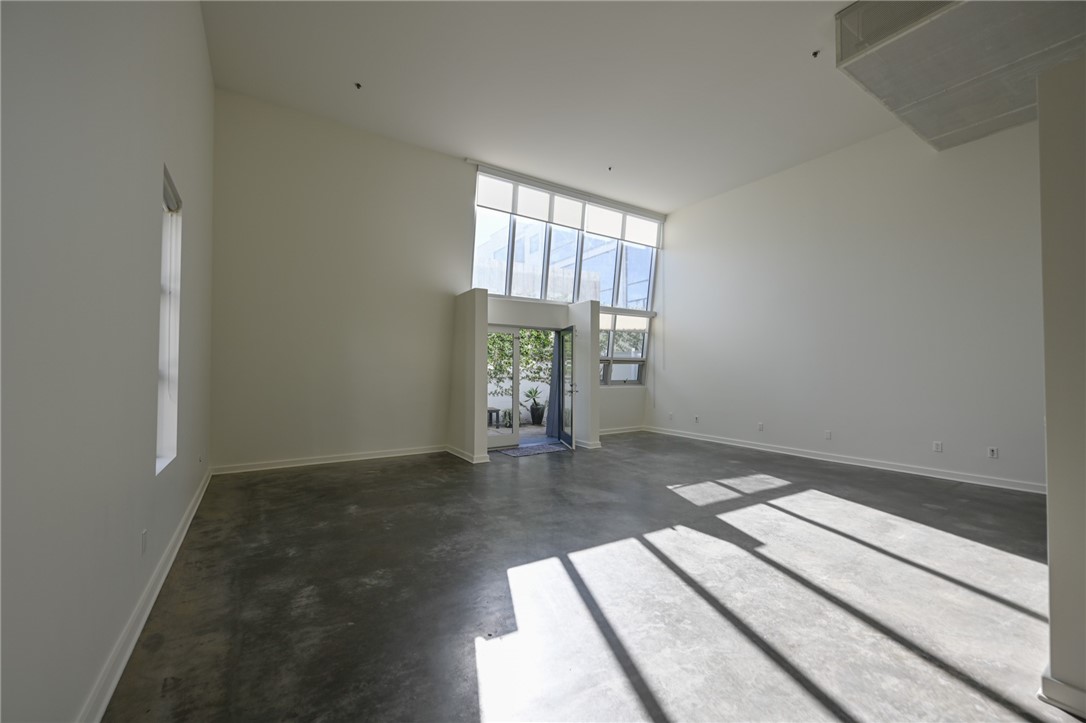 615 Hampton DR Unit: C103