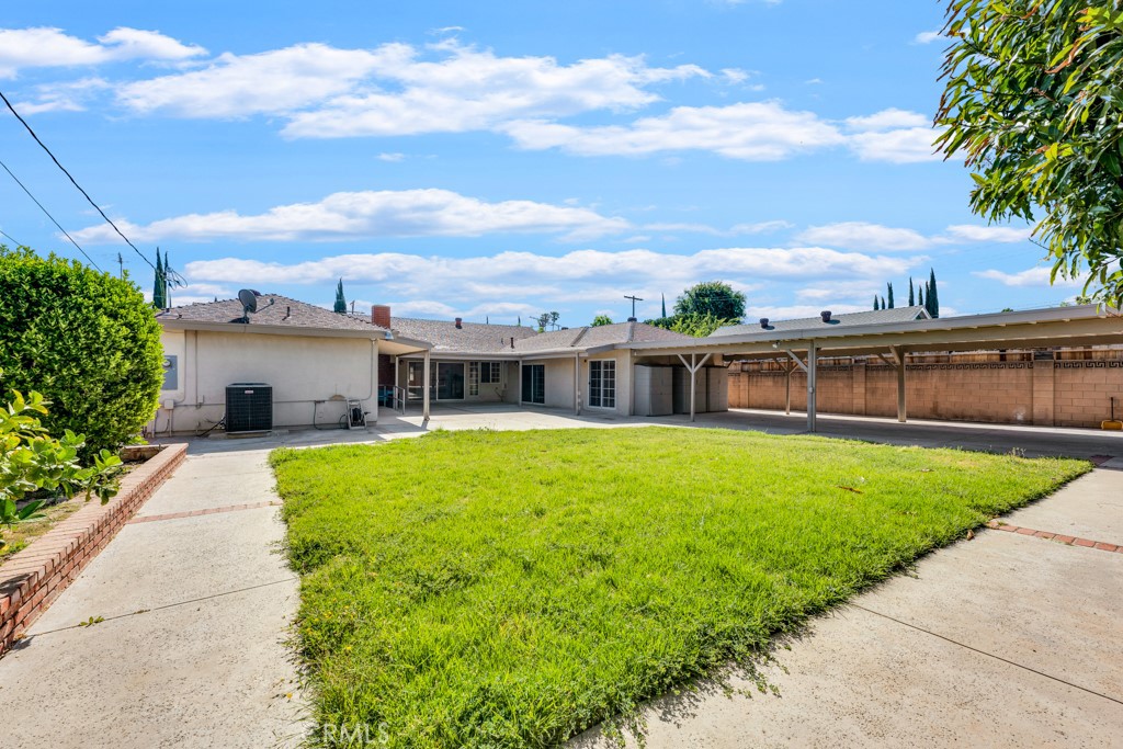 7959 Woodlake Avenue