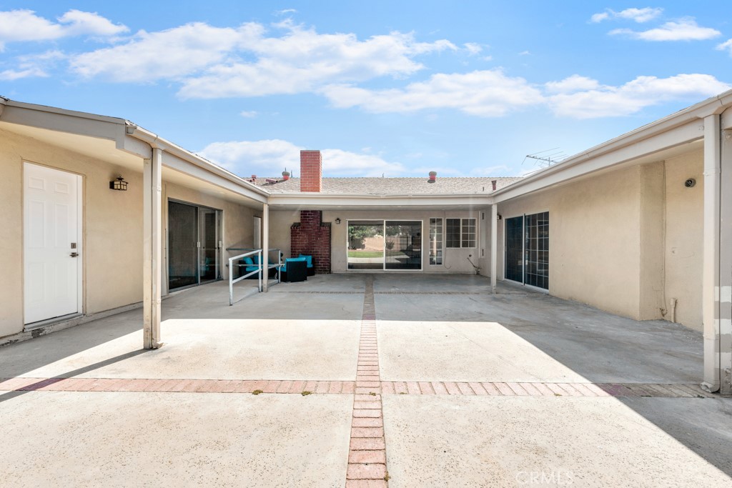 7959 Woodlake Avenue