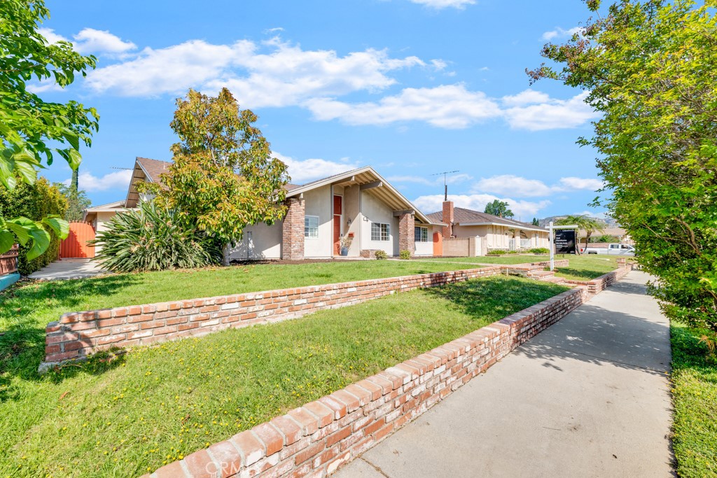 7959 Woodlake Avenue
