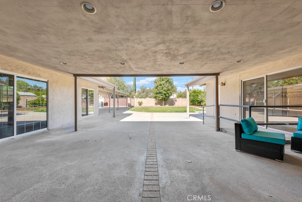 7959 Woodlake Avenue