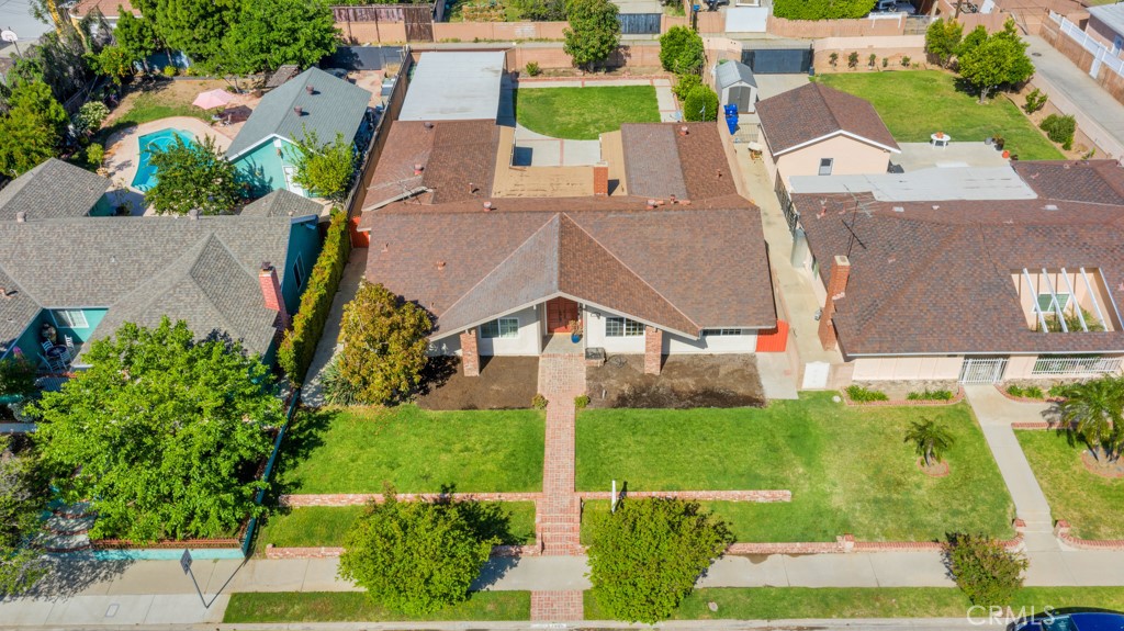 7959 Woodlake Avenue