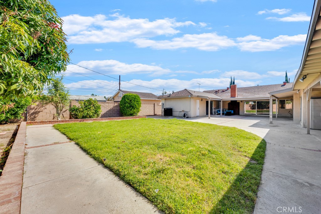7959 Woodlake Avenue