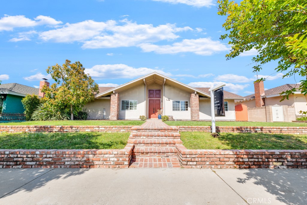 7959 Woodlake Avenue