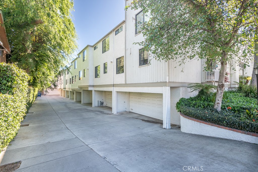 14348 Riverside Drive Unit: 7