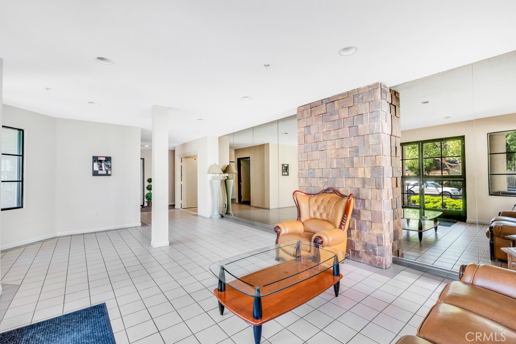 508 Glenwood Road Unit: 306