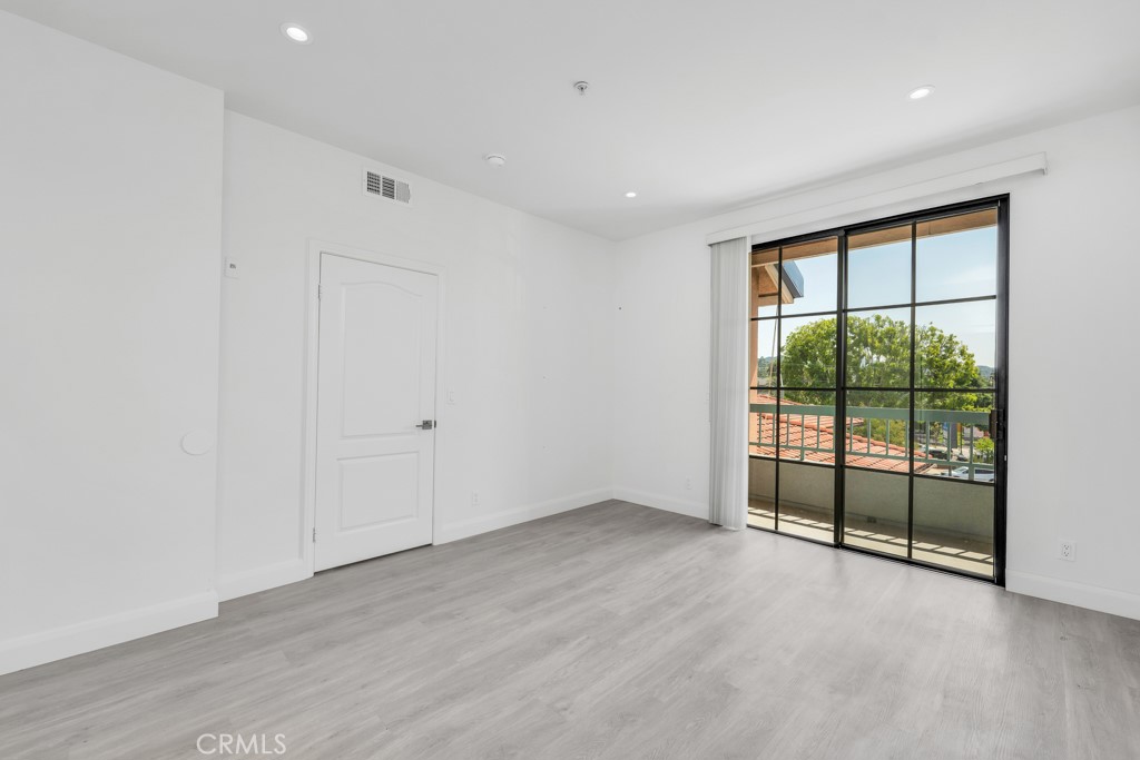 508 Glenwood Road Unit: 306