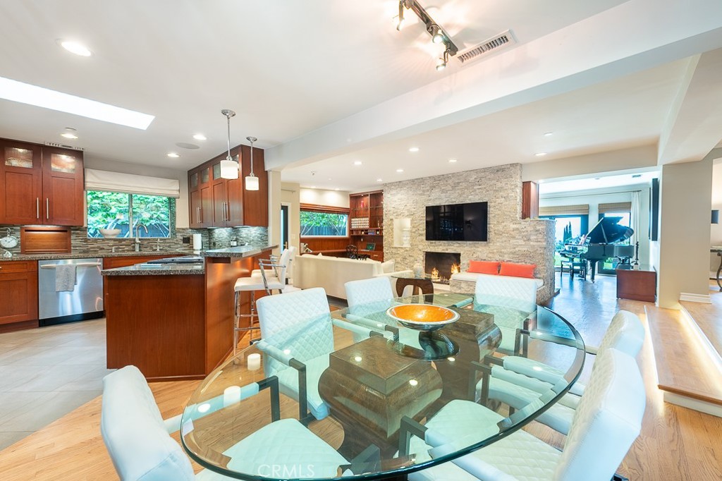 3820 Cody Road 