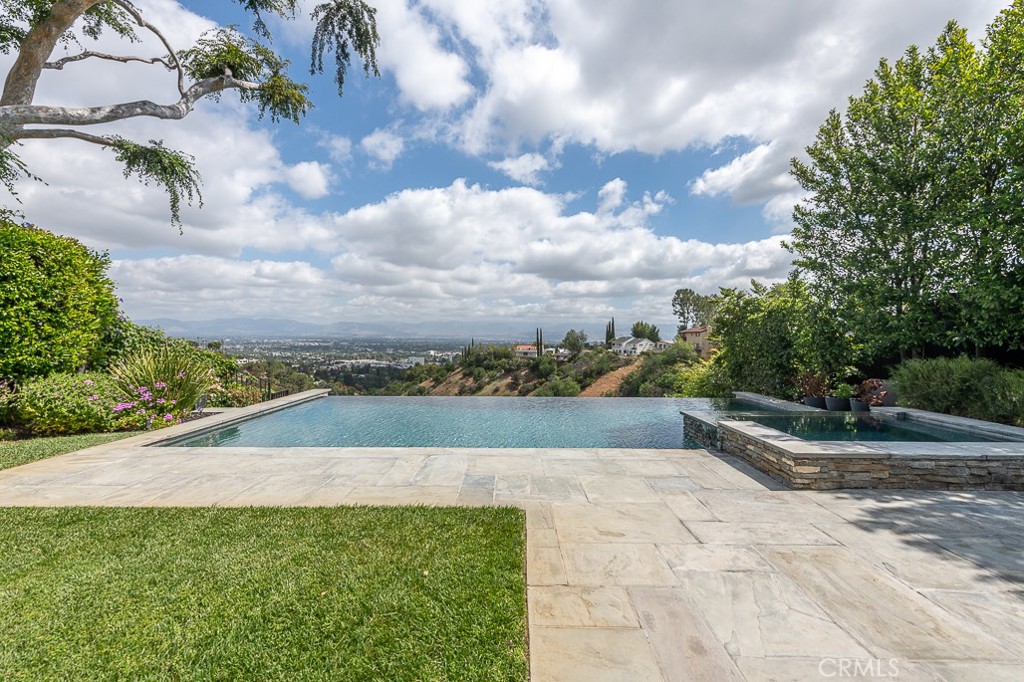 3820 Cody Road 