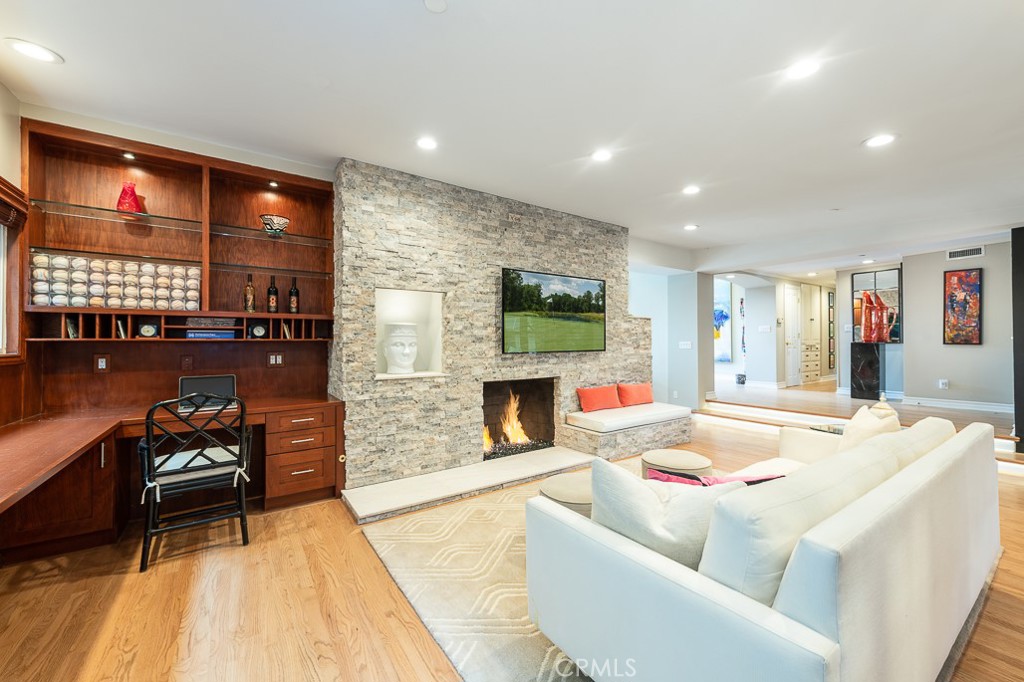 3820 Cody Road 