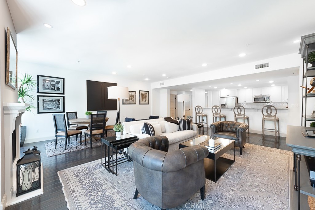 10648 Woodbridge Street Unit: 106