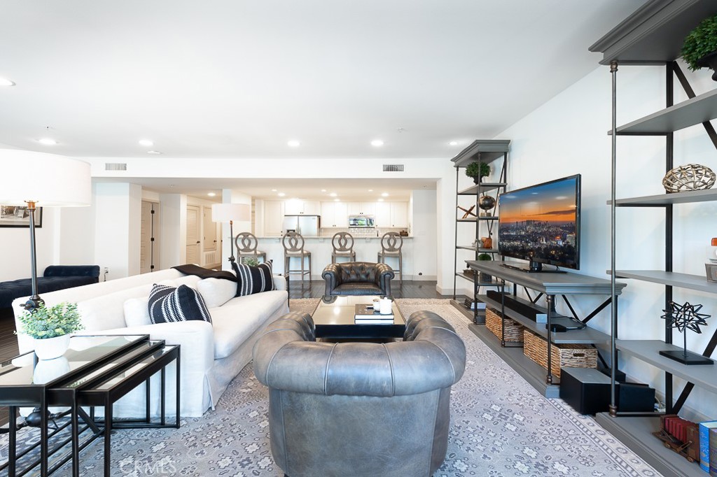 10648 Woodbridge Street Unit: 106