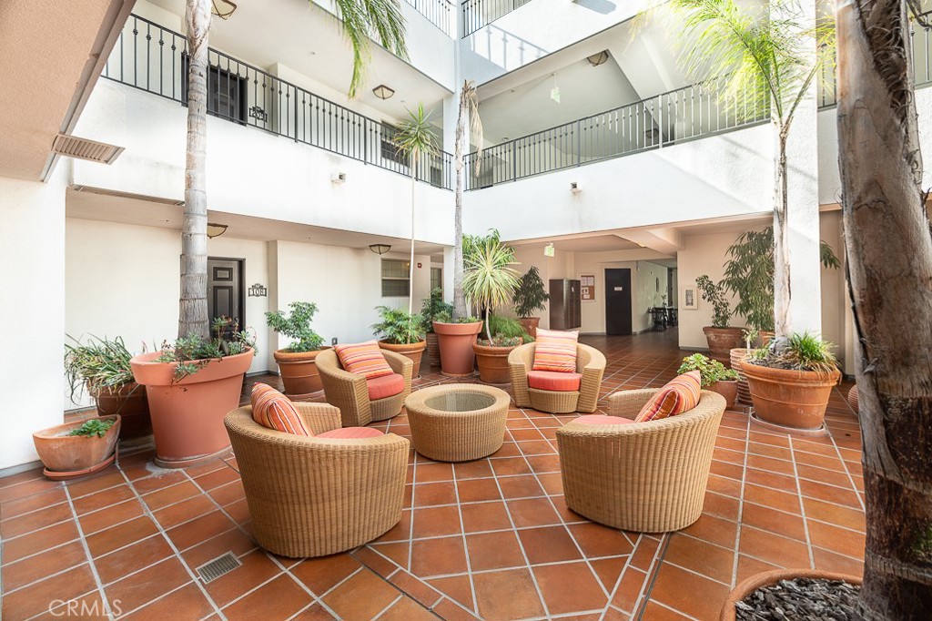 10648 Woodbridge Street Unit: 106