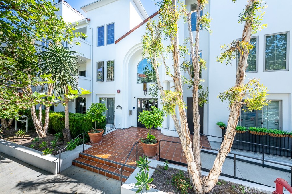 10648 Woodbridge Street Unit: 106