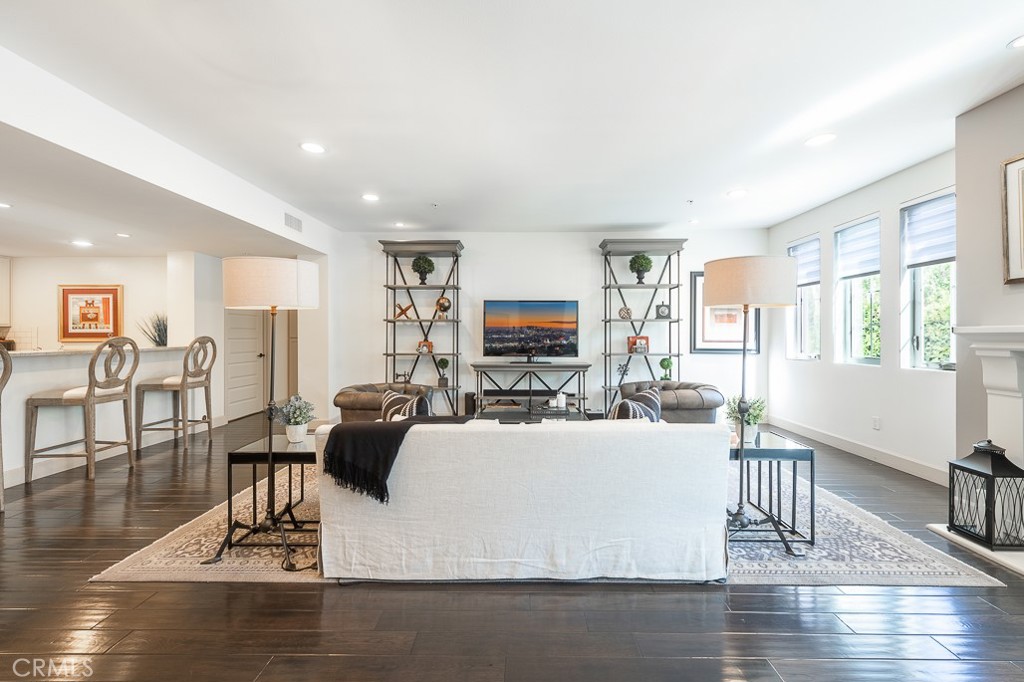 10648 Woodbridge Street Unit: 106