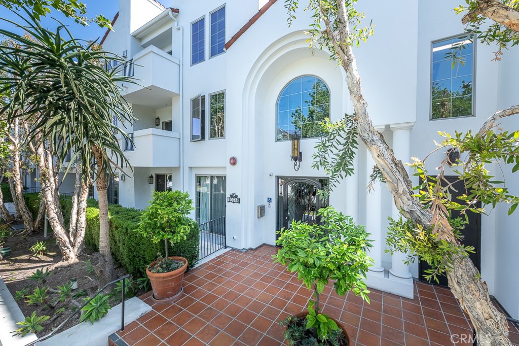10648 Woodbridge Street Unit: 106
