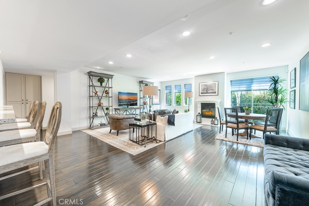 10648 Woodbridge Street Unit: 106