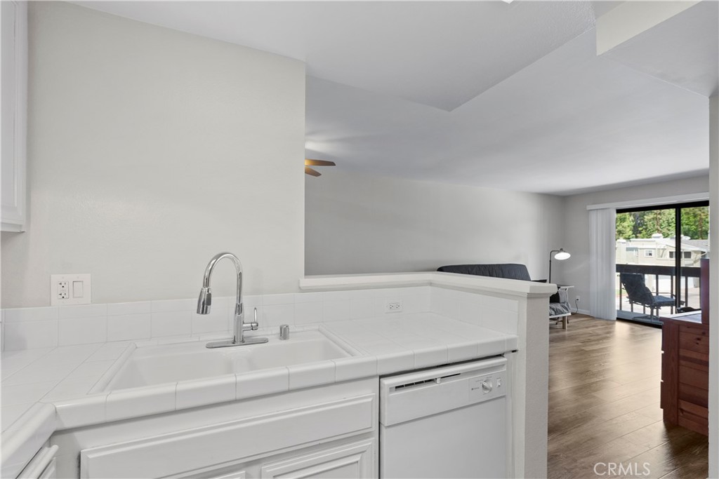 22100 Burbank Boulevard Unit: 263G 