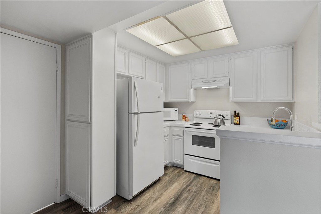 22100 Burbank Boulevard Unit: 263G 