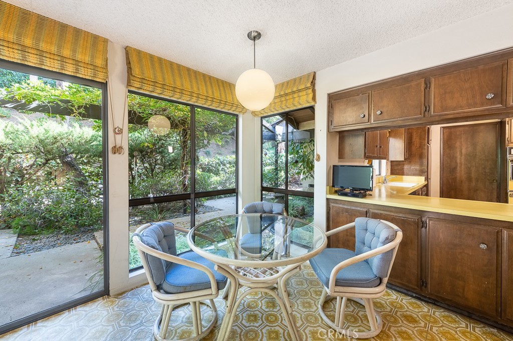16245 Meadowridge Way