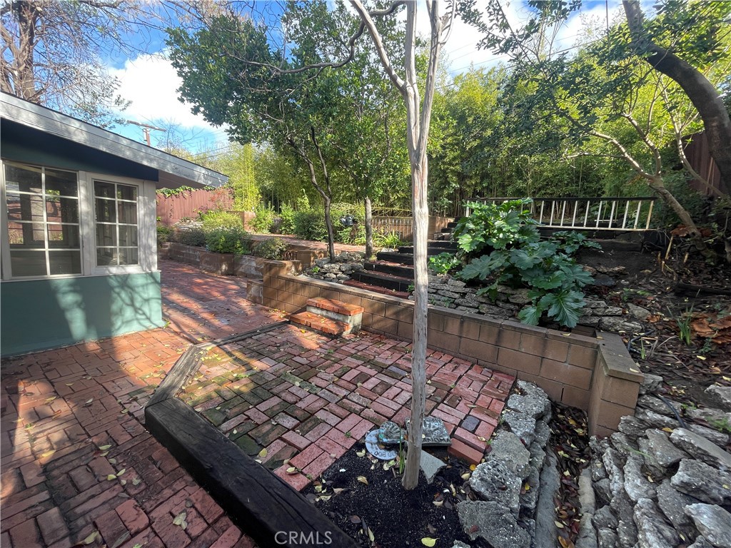 5208 Tendilla Avenue